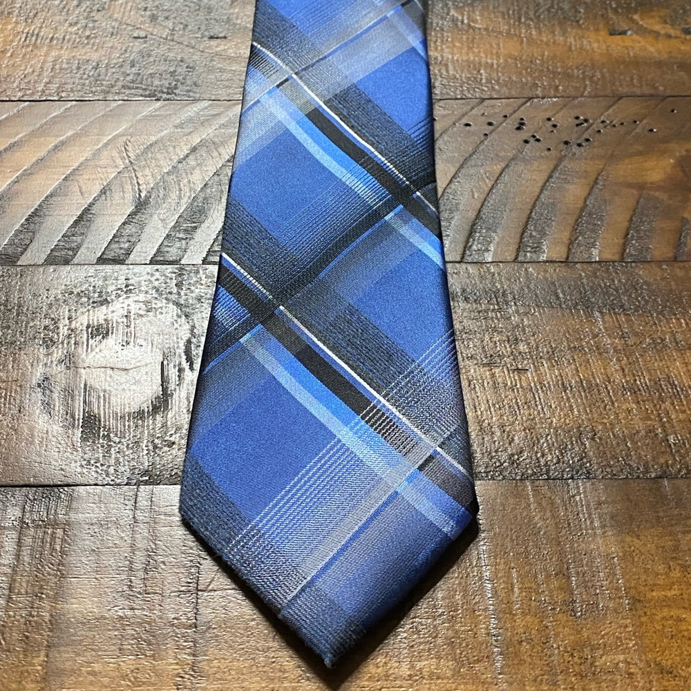 Van Heusen Mens 80% Silk Plaid Tie Blue Black
